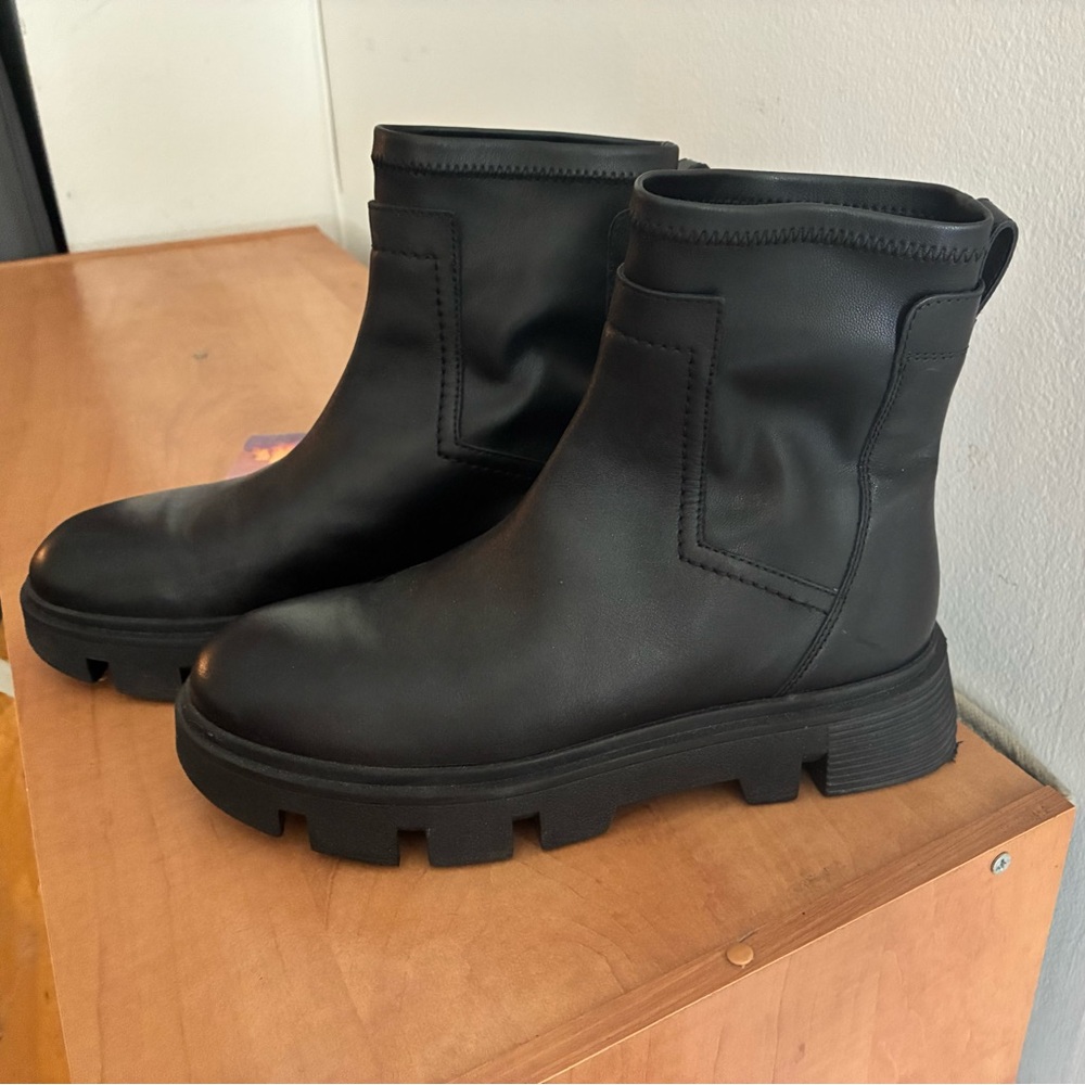women's geox leather boots with lug sole